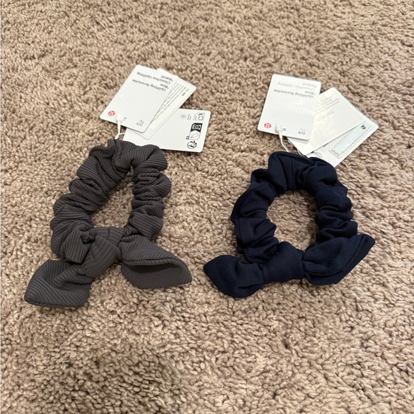 lululemon athletica Accessories - Set of 2 lululemon athletica Navy & Charcoal Bow Scrunchie NWT